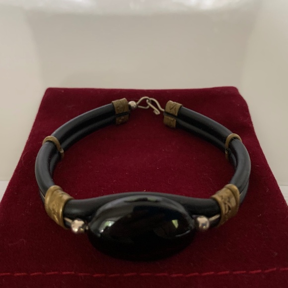 Vintage-Style Black and Gold Bracelet with Oval Center Stone – Boho Chic Jewelry - Picture 3 of 4